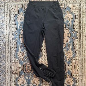 Lululemon joggers-size 4